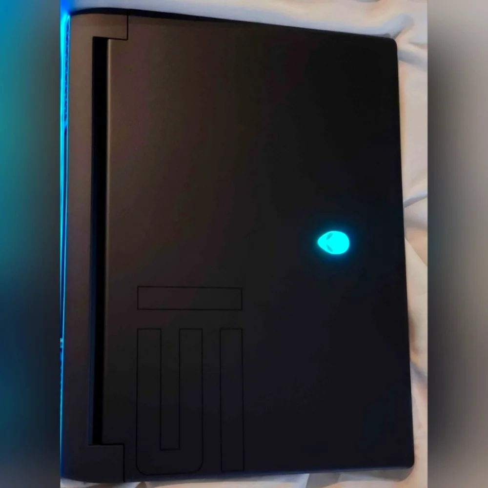 Dell Alienware m15 r7 Gaming Laptop